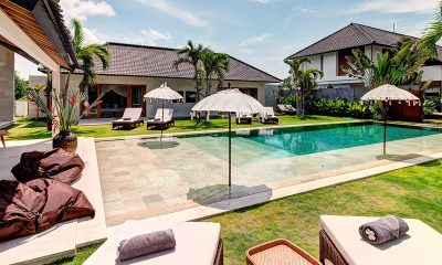 Villa Iluh Reclining Sun Loungers | Petitenget, Bali
