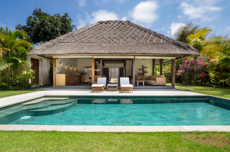 Akilea Villas Villa Kabutera Pool Side Sun Beds | Uluwatu, Bali
