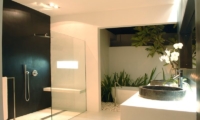 Villa Putih Bali En-suite Bathroom | Seminyak, Bali