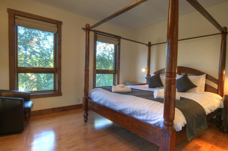 Mangetsu Lodge Master Bedroom | Hirafu Izumikyo 3, Niseko