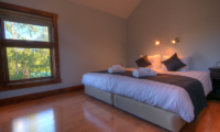 Mangetsu Lodge Bedroom with Lamps | Hirafu, Niseko