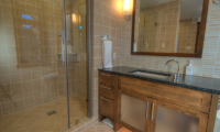 Mangetsu Lodge Bathroom with Shower | Hirafu, Niseko