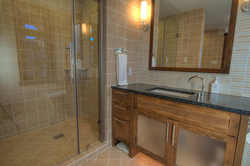 Mangetsu Lodge Bathroom with Shower | Hirafu, Niseko