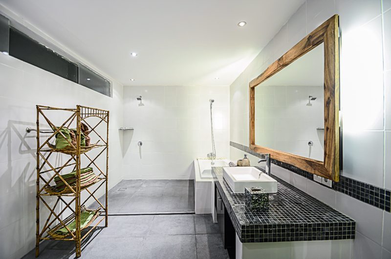 Villa Chez Ami En-suite Bathroom | Legian, Bali