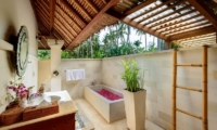 Villa Gils En-suite Bathroom | Candidasa, Bali