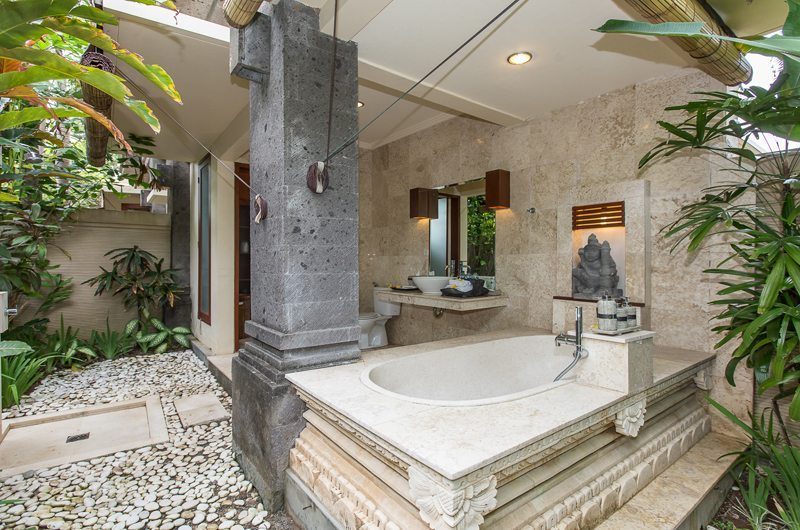 Villa Lidwina Outdoor Bathtub | Jimbaran, Bali