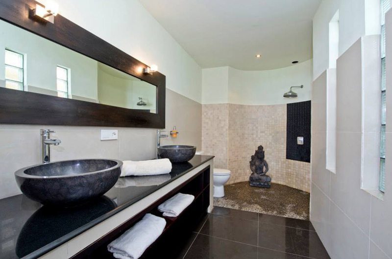 Villa Sensey En-suite Bathroom | Kubutambahan, Bali