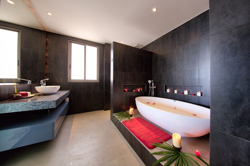 Villa Manta Bathroom with Bathtub | Choeng Mon, Koh Samui