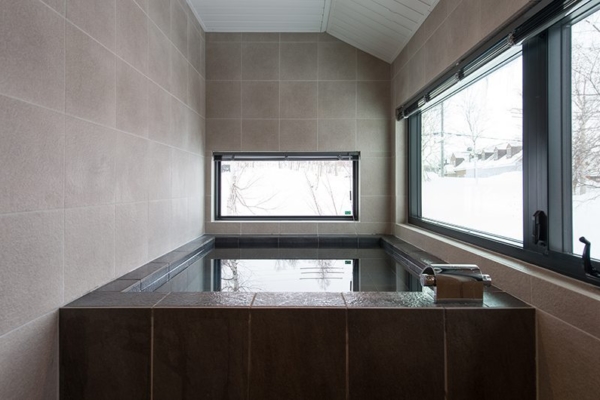 Tahoe Lodge Bathtub | Hirafu, Niseko