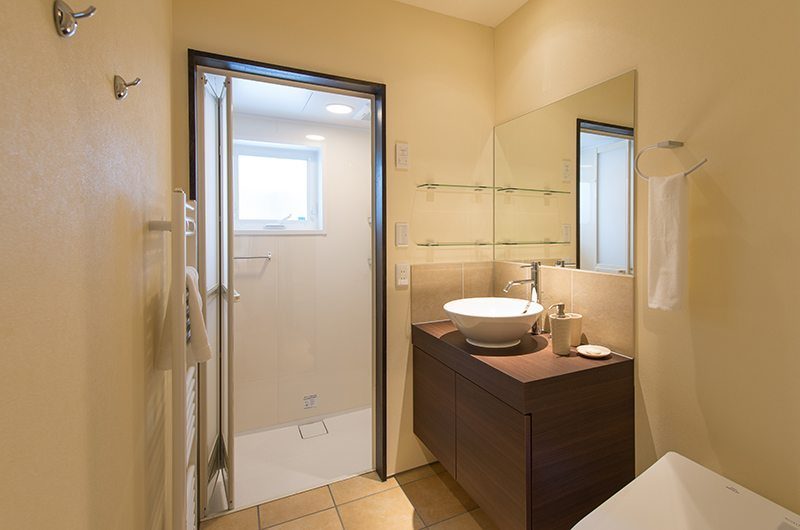 Tahoe Lodge Guest Bathroom | Hirafu, Niseko