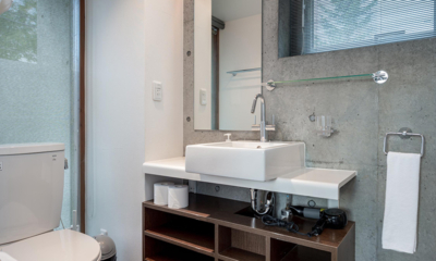 Yuki Uchi Bathroom with Mirror | Hirafu, Niseko