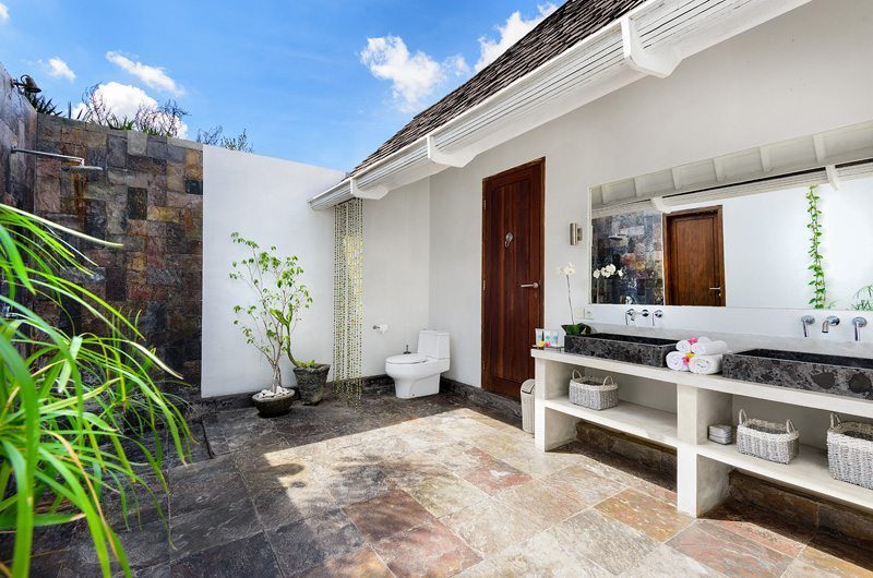 Villa Liola Outdoor Bathroom | Umalas, Bali