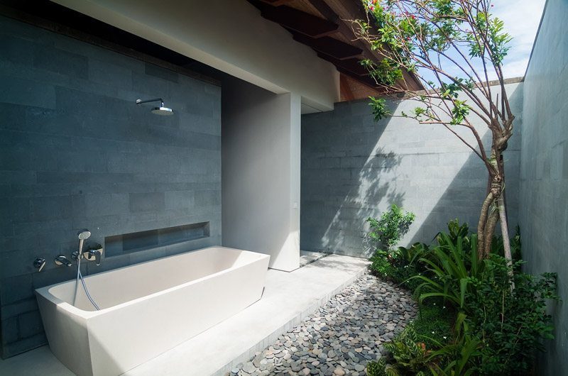 Ambalama Villa Bathtub | Canggu, Bali