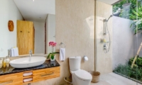 Villa Bamboo Aramanis Guest Batroom | Seminyak, Bali
