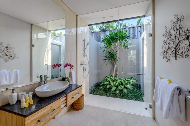 Villa Bamboo Aramanis En-suite Bathroom | Seminyak, Bali
