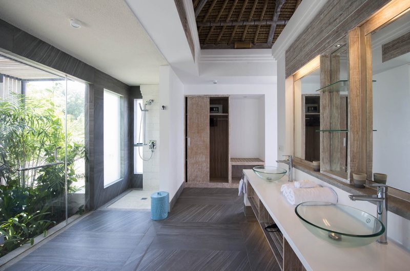 Coral Villa En-suite Bathroom | Nusa Lembongan, Bali