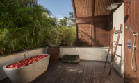 Jeeva Saba Estate Outdoor Bathtub | Gianyar, Bali