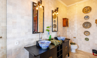 Niconico Mansion Bathroom Five with Mirrors | Seminyak, Bali