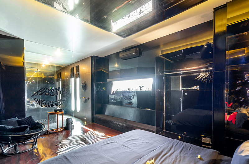 Niconico Mansion Bedroom Six with Seating Area | Seminyak, Bali