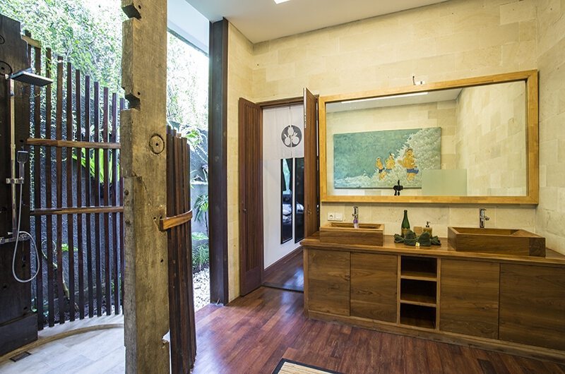 Niconico Mansion Guest Bathroom | Seminyak, Bali