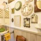 Niconico Mansion Common Bathroom with Wall Pieces | Seminyak, Bali