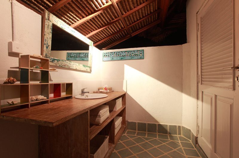 Villa Driftwood Bathroom | Nusa Lembongan, Bali