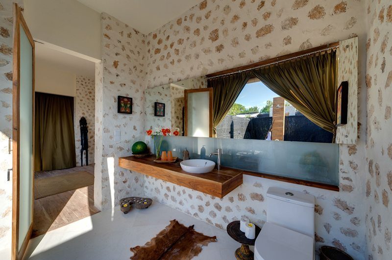 Villa Kingfisher En-suite Bathroom | Nusa Lembongan, Bali