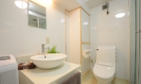 Maki Cottage Bathroom | Hakuba, Nagano