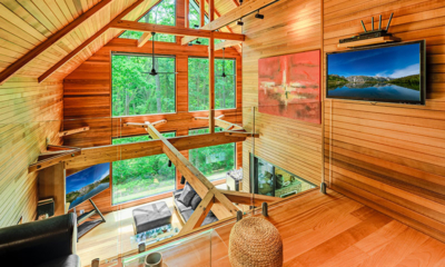 Phoenix One Up Stairs Lounge with TV | Wadano, Hakuba