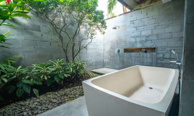 Ambalama Villa Bathroom Seven with Bathtub | Seseh, Bali