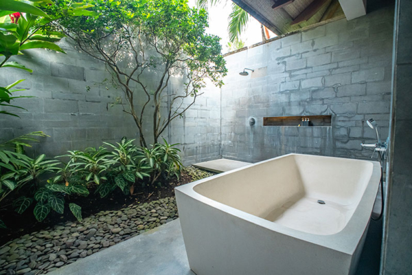 Ambalama Villa Bathroom Seven with Bathtub | Seseh, Bali Ambalama Villa Bathroom Seven with Bathtub | Seseh, Bali