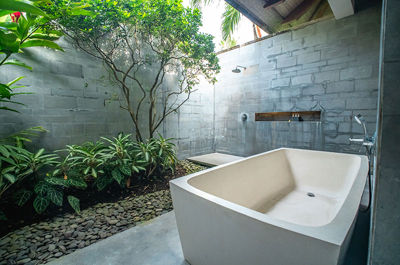 Ambalama Villa Bathroom Seven with Bathtub | Seseh, Bali