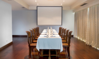 Batu Karang Lembongan Resort Meeting Table | Nusa Lembongan, Bali