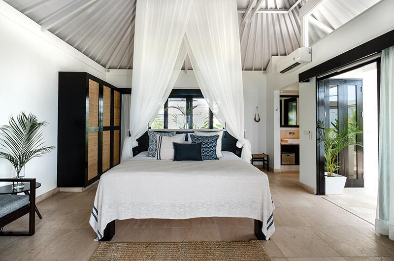 Batu Karang Lembongan Resort Bedroom with Ensuite Bathroom | Nusa Lembongan, Bali