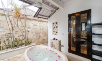 Batu Karang Lembongan Resort Bathtub with Rose Petals | Nusa Lembongan, Bali