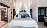Batu Karang Lembongan Resort Bedroom with Four Poster Bed | Nusa Lembongan, Bali