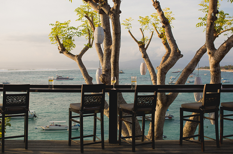Batu Karang Lembongan Resort Drinking Table | Nusa Lembongan, Bali
