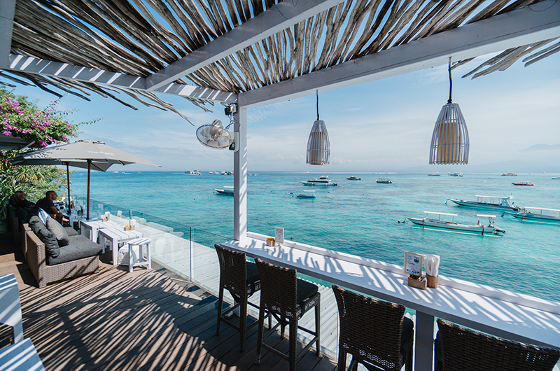 Batu Karang Lembongan Resort The Deck Dining Table | Nusa Lembongan, Bali