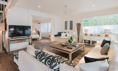 Beach House Living Room with TV | Nusa Lembongan, Bali