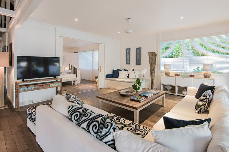 Beach House Living Room with TV | Nusa Lembongan, Bali