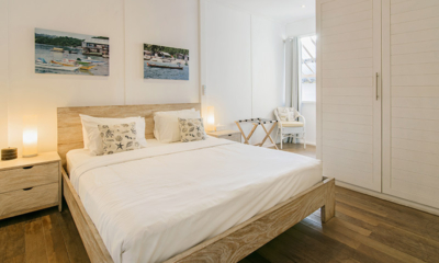 Beach House Bedroom with Paintings | Nusa Lembongan, Bali