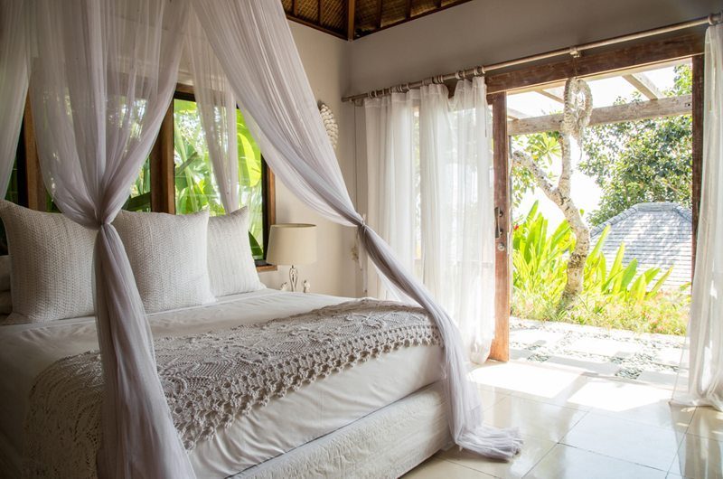 Bersantai Villas Villa Ganesha Bedroom Side View | Nusa Lembongan, Bali