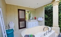 Villa Balaram Guest Bathroom | Seminyak, Bali