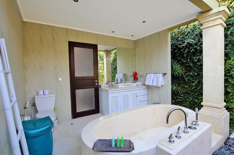Villa Balaram Guest Bathroom | Seminyak, Bali