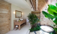 Villa Biru Lembongan En-suite Bathroom | Nusa Lembongan, Bali