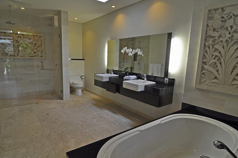 Villa Kejora 10 Master Bathroom | Sanur, Bali