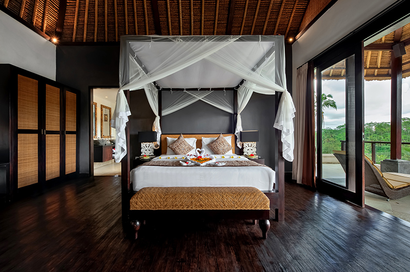 Villa Kembang Bougainvillea Room Bedroom with Four Poster Bed | Ubud, Bali