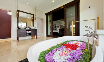 Villa Kembang Cempaka Room Bathroom with Bathtub | Ubud, Bali