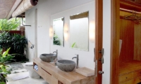 Villa Pantai Lembongan Guest Bathroom | Nusa Lembongan, Bali