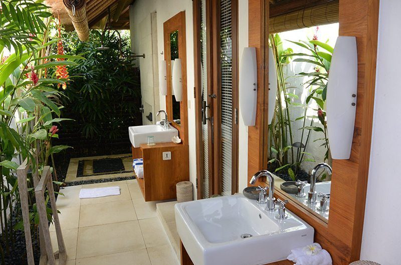 Villa Pantai Lembongan En-suite Bathroom | Nusa Lembongan, Bali